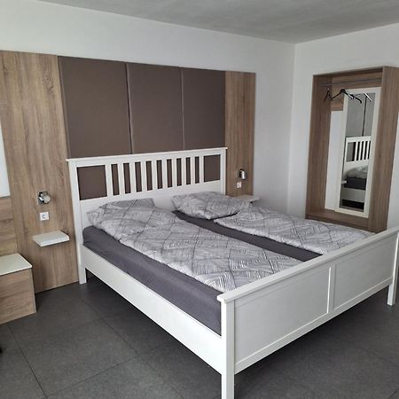 Modern Hoteliving กีเซิน ภายนอก รูปภาพ