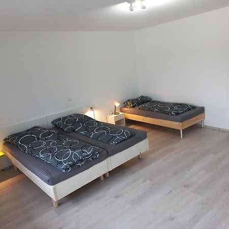 Modern Hoteliving กีเซิน ห้อง รูปภาพ