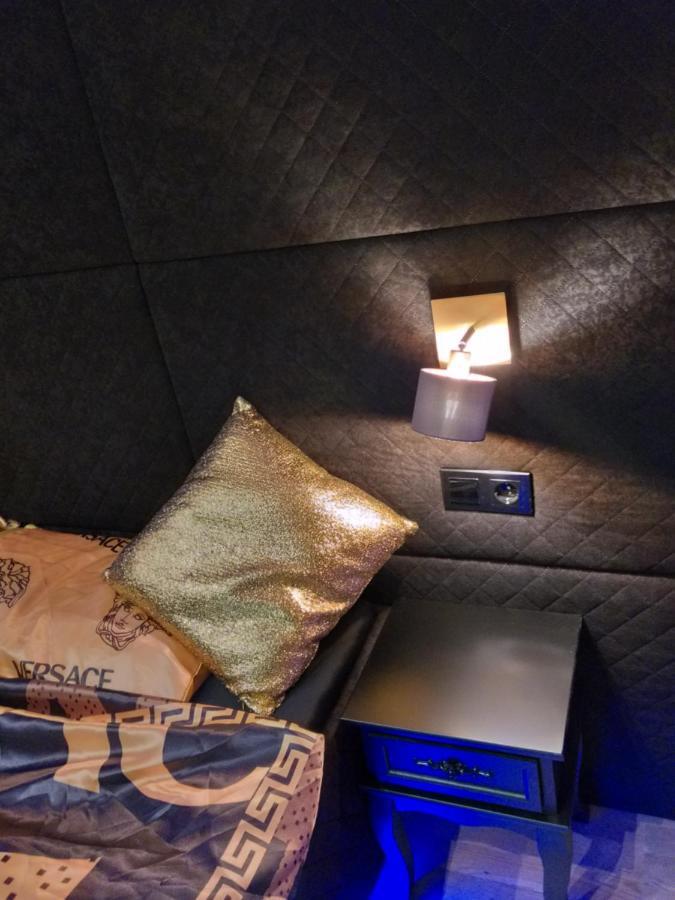 Modern Hoteliving กีเซิน ภายนอก รูปภาพ