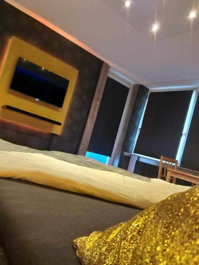 Modern Hoteliving กีเซิน ภายนอก รูปภาพ