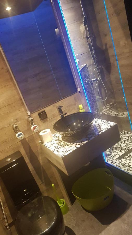 Modern Hoteliving กีเซิน ภายนอก รูปภาพ