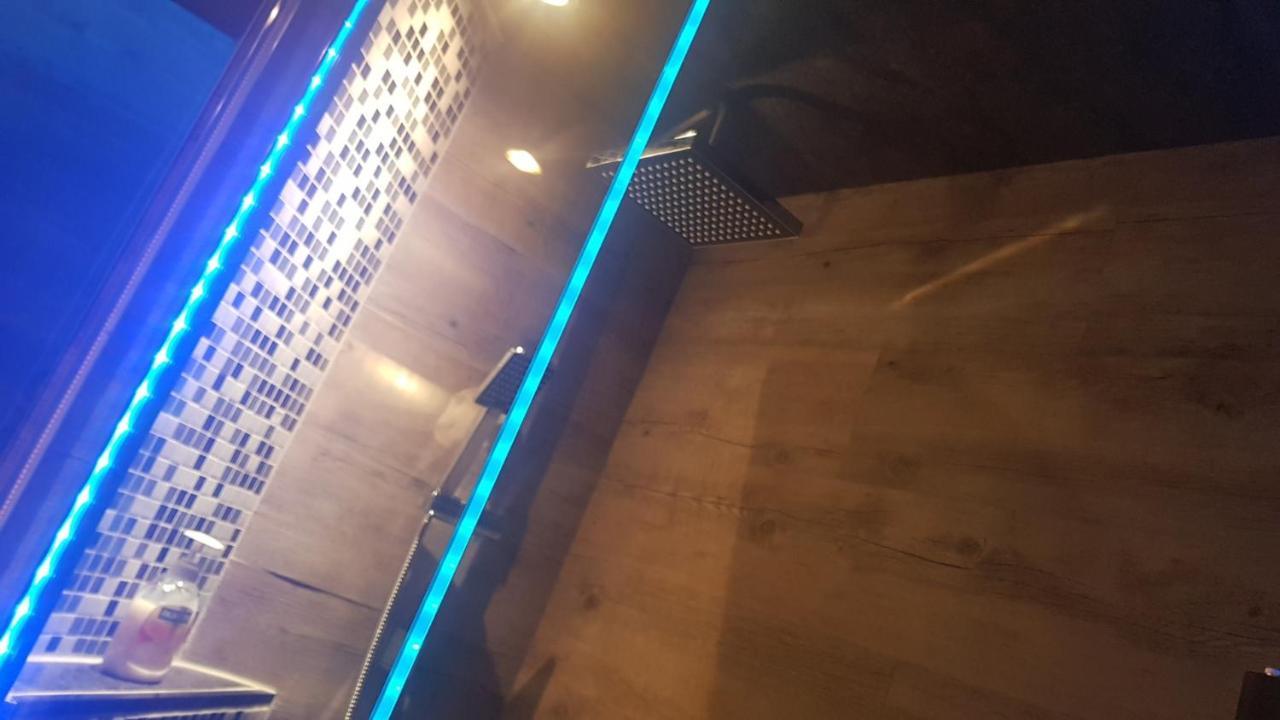 Modern Hoteliving กีเซิน ภายนอก รูปภาพ