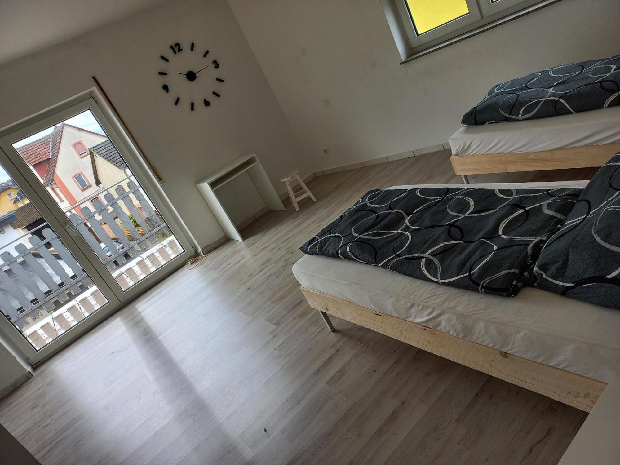 Modern Hoteliving กีเซิน ห้อง รูปภาพ